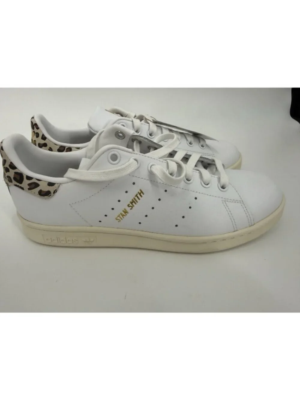 Women’s Adidas Stan Smith leather Sneakers White And Leopard Print Size 8 .5